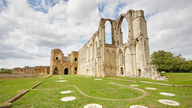Abbaye-de-Maillezais-85420-visite-3-640x360-crop-1682063302